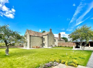 hollins farmhouse