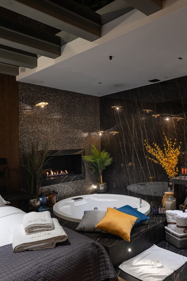 Private spa tub