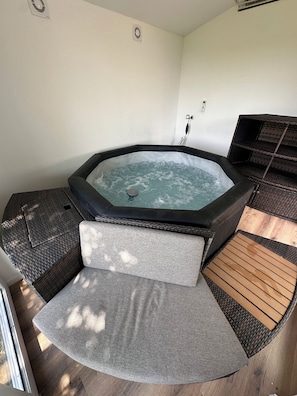 Indoor spa tub