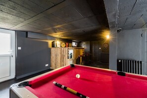 Le billard et la bar 