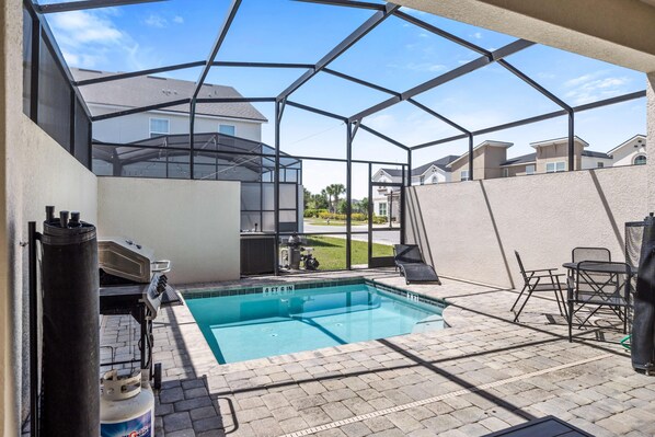 Refreshing private pool area of the home at Kissimmee - Stunning sitting space in complete sunbathed space - Fresh water in pool throughout your stay - Availability of BBQ Grill - Mesmerizing views of the surrounding - Cozy beach chairs to relax