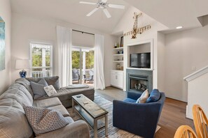 BB304C: Purple Pearl | Top Level Living Area