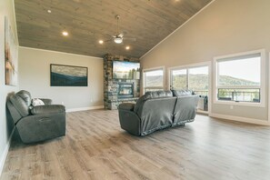 SkyWatcherChalet Web ML LivingRoom
