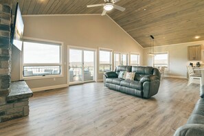 SkyWatcherChalet Web ML LivingRoom 2