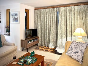 Living area | East View, Acton