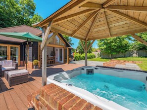Hot tub | Chestnut Lodge, Sutton Valence, near Maidstone