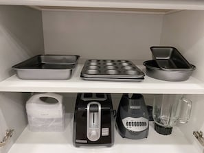 Baking pans & Appliances