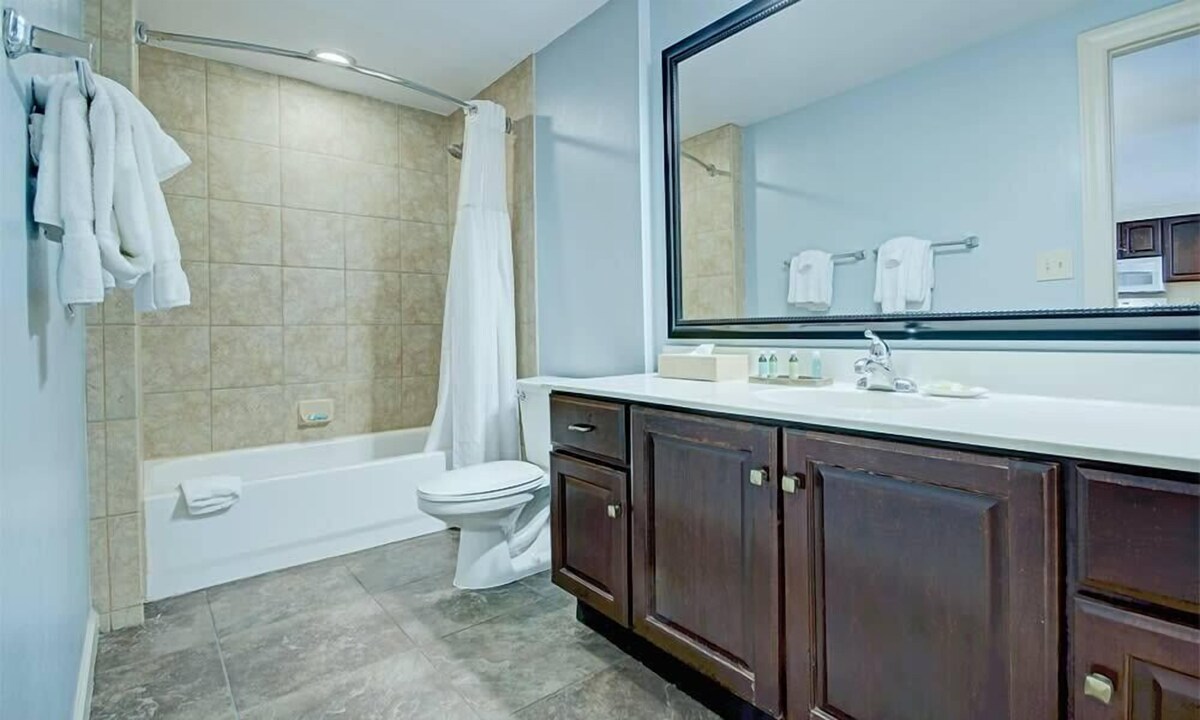 2br Deluxe Condo Steeped in US History!