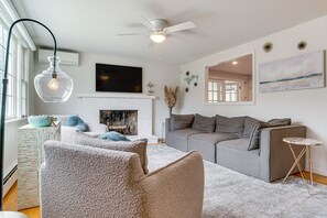 Living Room | Smart TV | Fireplace | 1st Floor