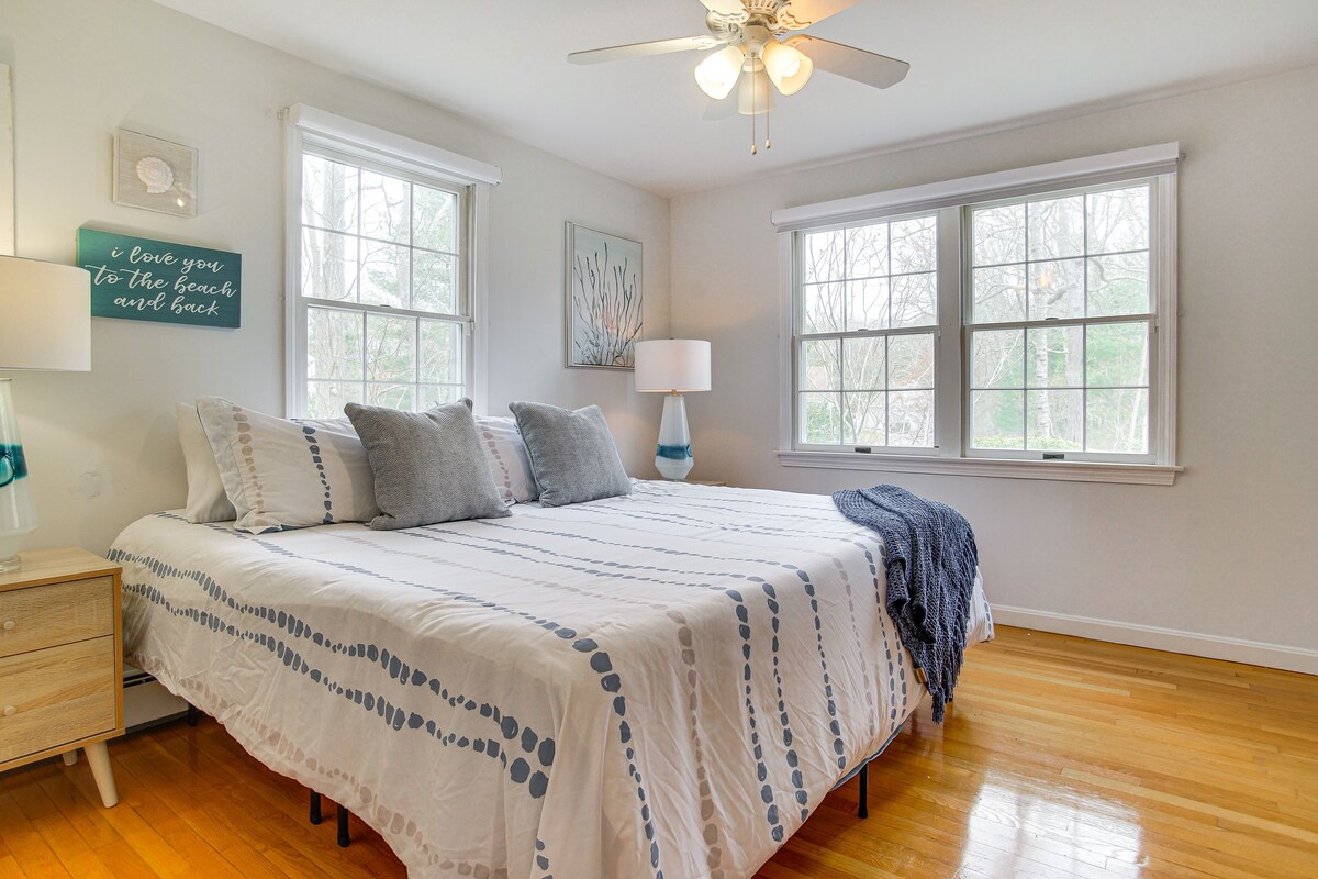 Charming Cape Cod Home ~ 1 Mi to Megansett Beach