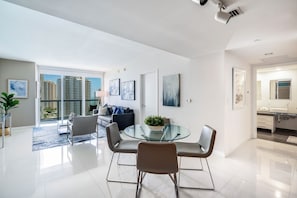 Spacious area with a beautiful view of the ocean and the iconic pool!