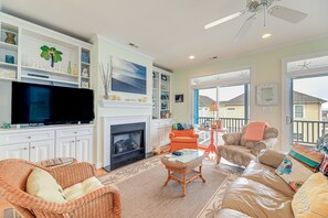 Living Room | 3rd Floor | Smart TV | Interior Stairs Required