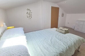 Stable Barn Apartment - Hallagenna Farm Properties, Bodmin Moor