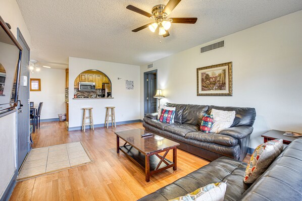Las Vegas Vacation Rental | 2BR | 2BA | 2 Steps Required | 1,000 Sq Ft