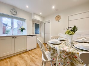 Kitchen/diner | Middle Farm Cottage, Winterbourne Monkton, Nr Marlborough