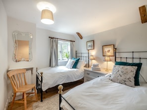 Twin bedroom | Swallow Cottages, No. 2 - Swallow Cottages, Wickmere