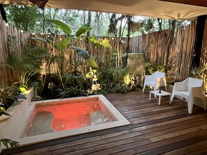 Outdoor spa tub
