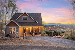 You're going to love coming home to this while you stay here!