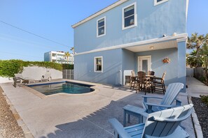 Sparkling Private Pool!