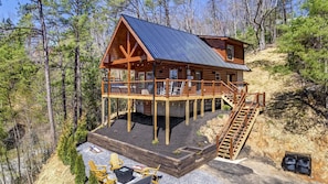 Hillside Hideaway is a newly-built, cozy cabin for you and your family to enjoy!