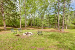 Wood-Burning Fire Pit | On-Site Pond Access | 2 Mi to Downtown Milledgeville