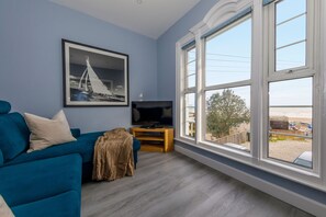 This charming 2-bedroom maisonette offers the perfect blend of comfort and convenience.