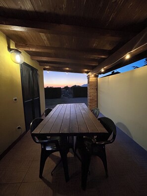 Outdoor dining