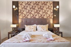 Bedroom. Exact unit will be assigned upon arrival. Views, colors and decor may vary.