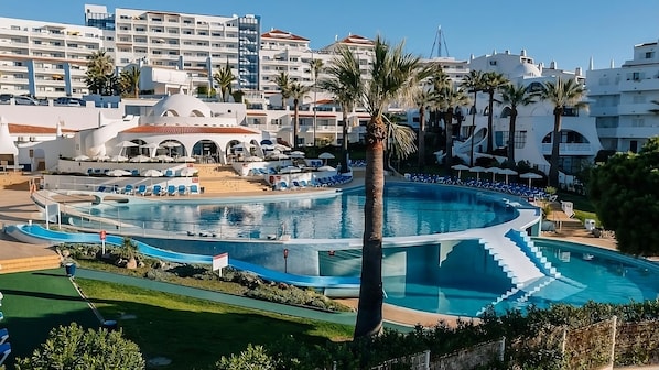 Outdoor Swimming pool
