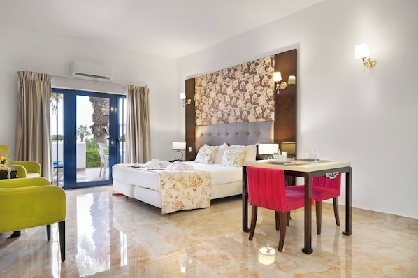 Bedroom. Exact unit will be assigned upon arrival. Views, colors and decor may vary.