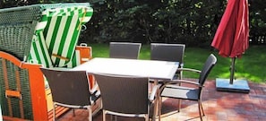 Terrasse mit Strandkorb