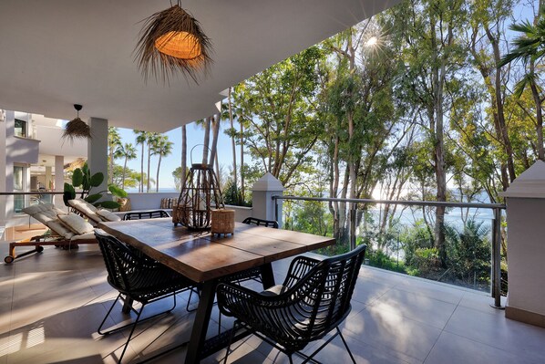 Outdoor dining