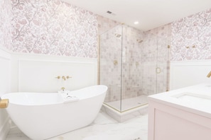 Luxurious Soaking tub with 2 shower heads and custom Hollyhock body wash and Shampoo!