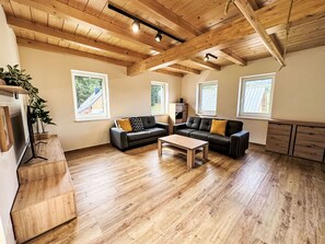 Propriété, Fenêtre, Canapé, Bois, Plante, Design Intérieur, Salle, Plante D'Appartement, Sol, Sol