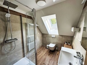 Miroir, Luminaire Plomberie, PropriĂ©tĂ©, Ăvier, Tete De Douche, BĂątiment, Salle De Bains, Robinet, Panneau De Douche, Lavabo