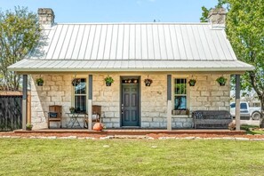 The Captain James Beech House welcomes you with its charming exterior and beautiful park setting, perfect for enjoying the outdoors while being just steps from downtown Stephenville's vibrant square and medical district.