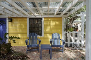 Welcome to Our Miami Cottage. Enjoy tranquility in a gated courtyard featuring lovely seating areas to enjoy the nature while being just steps from the amazing shopping, world class dining, minutes from U.M., Coconut Grove, Coral Gables and still walking distance to the Metrorail and Dadeland Mall.