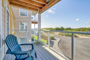1027 Vacation by the Sea