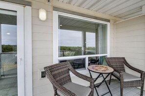 1038 Vacation by the Sea