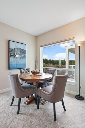 1238 Vacation by the Sea
