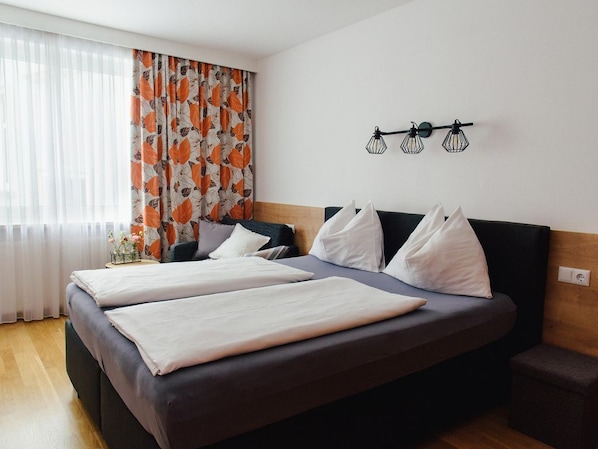 Drei Kreuz, Hotel