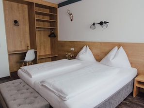Drei Kreuz, Hotel