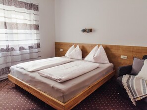 Drei Kreuz, Hotel