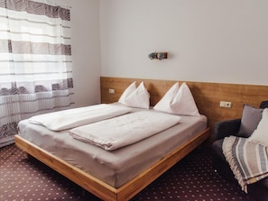 Drei Kreuz, Hotel