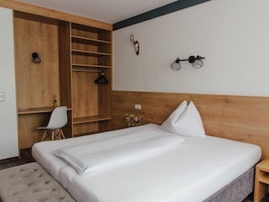 Drei Kreuz, Hotel