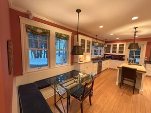 Kitchen breakfast nook