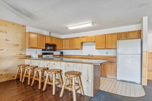 Kitchen/Dining area