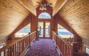 A cool mini cat walk to the private deck with great views of the river.