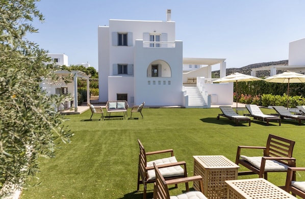 Beautiful Naxos Villa | 4 Bedrooms | Villa Kaguya | Spacious Outdoor Area | Pyrgaki