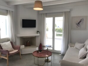 Gorgeous Naxos Villa | 4 Bedrooms | Villa Ryoga | Spacious Outdoor Area with Private Pool | Pyrgaki